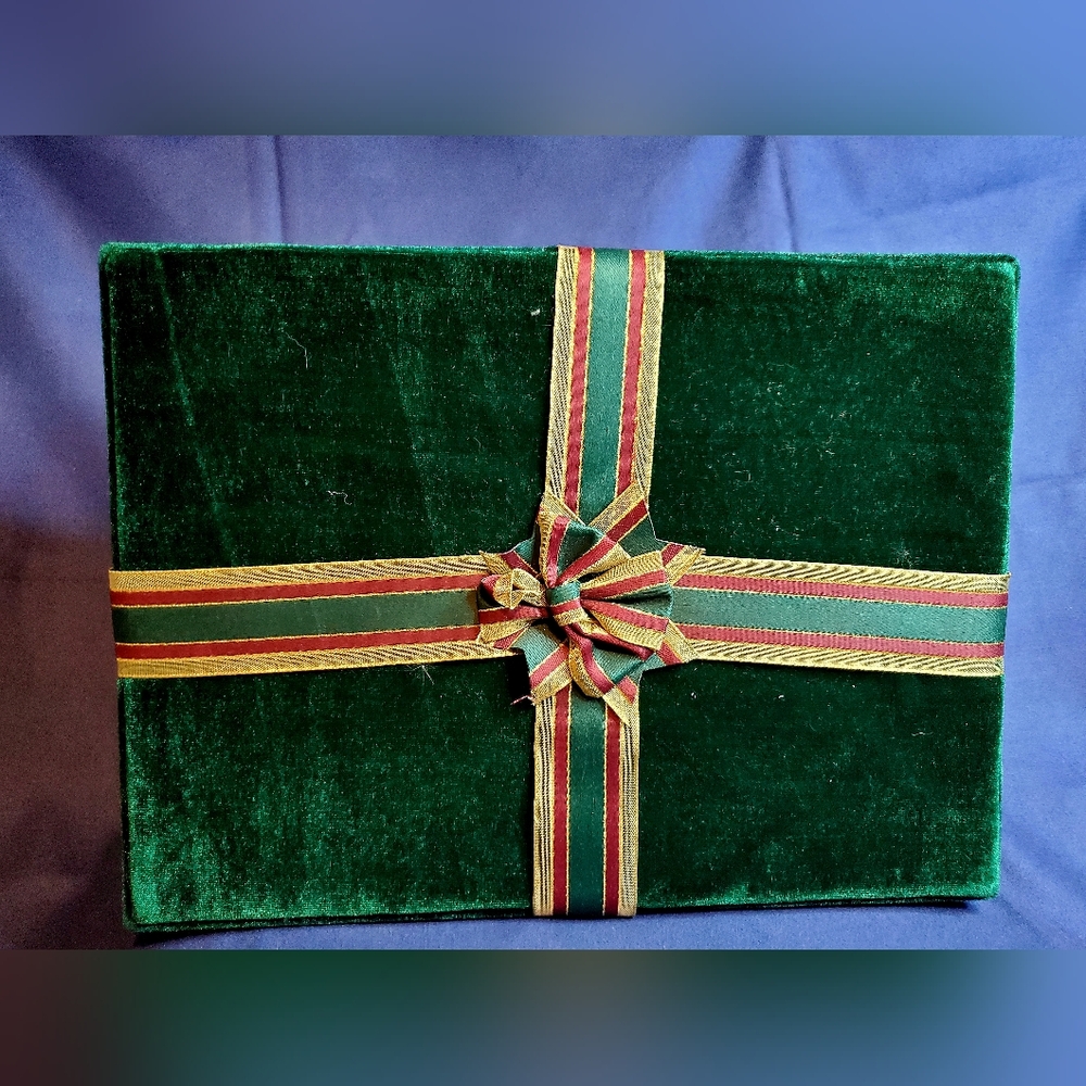 Gift box - Picture 1 of 8